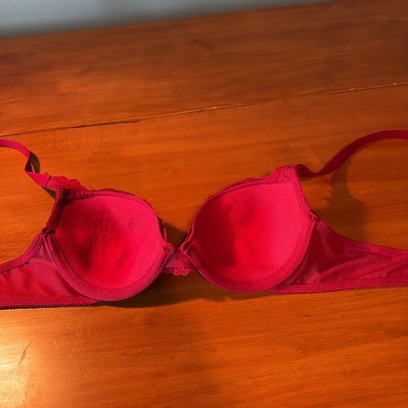 Wonderbra size 34B. Barely worn. - Picture 4 of 4